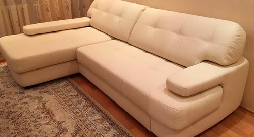 Обивка углового дивана.  Среднеуральск